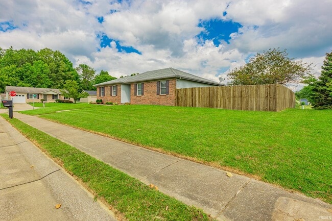 Building Photo - 4900 Yellowstone Dr