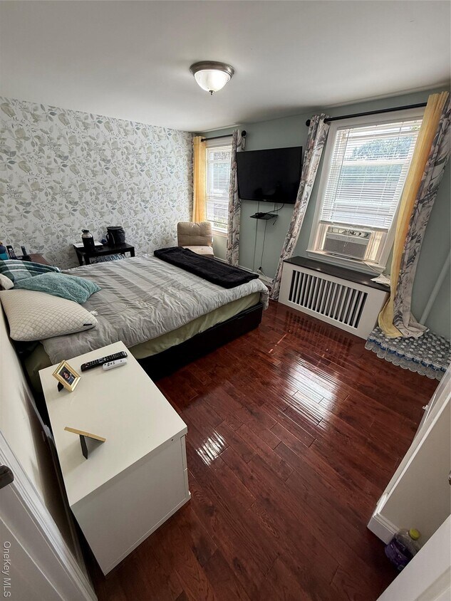 Foto principal - 45-23 164th St