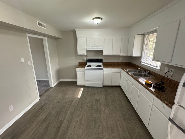 Building Photo - Remodeled 3 Bedroom House in East Tarboro