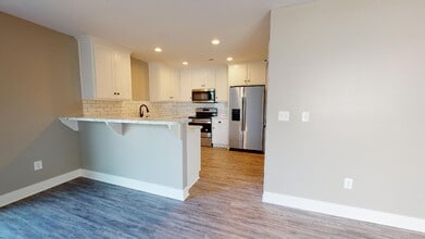 Building Photo - 11837-11837 Ridgeway Dr