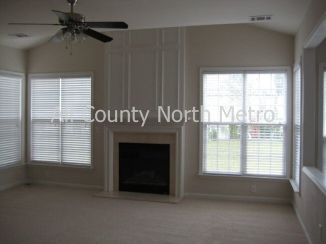 Building Photo - 2312 Young America Dr