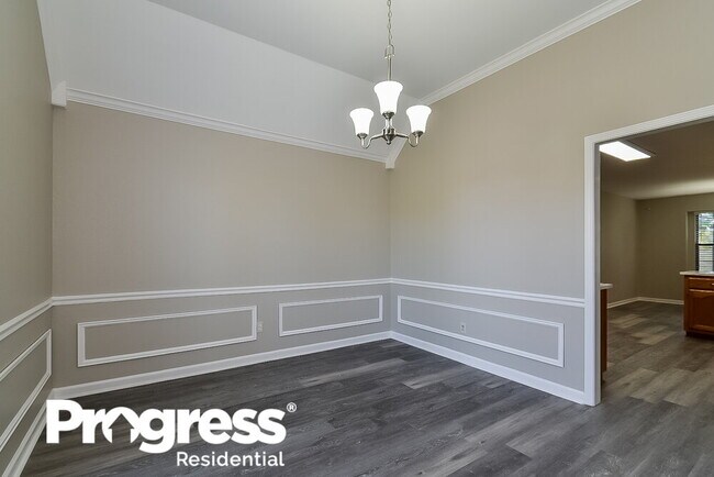 Foto del edificio - 3320 Summerdale Dr