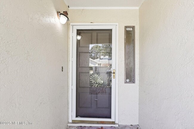 Building Photo - 144 La Pasada Cir W