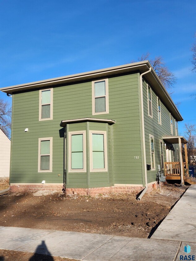 Foto principal - 712 E 6th St