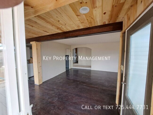 Building Photo - Custom Pioche Home
