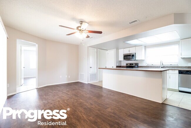 Building Photo - 409 Riverwoods Cir