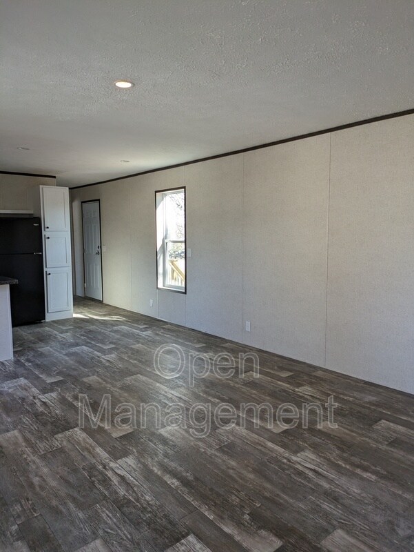 Building Photo - 4950 W Farm Rd 156
