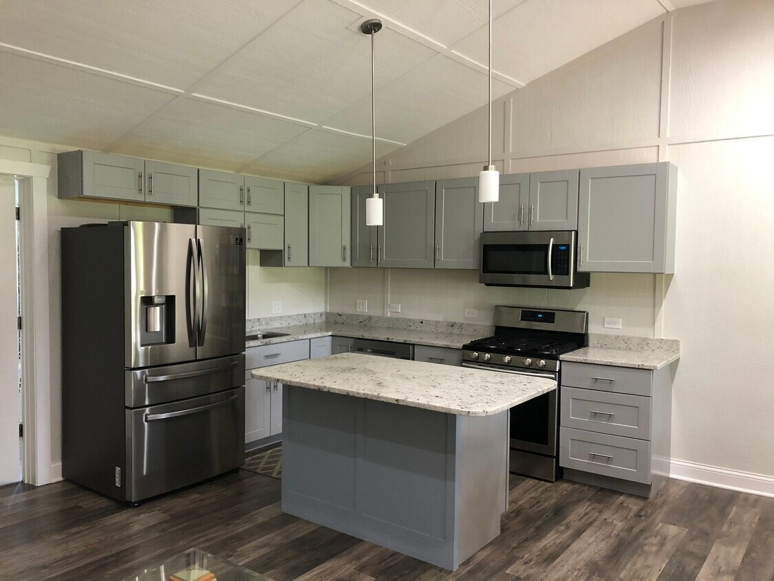 Foto principal - 14944 W 147th St