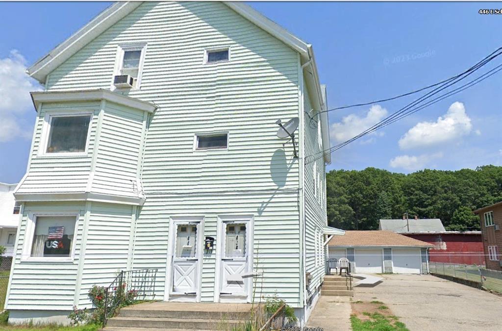 Primary Photo - 444 E School St