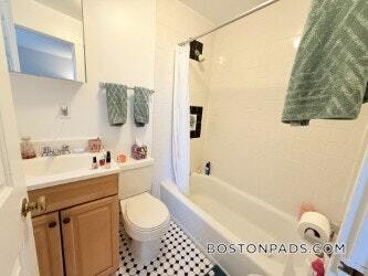 Foto del edificio - 833 Beacon St