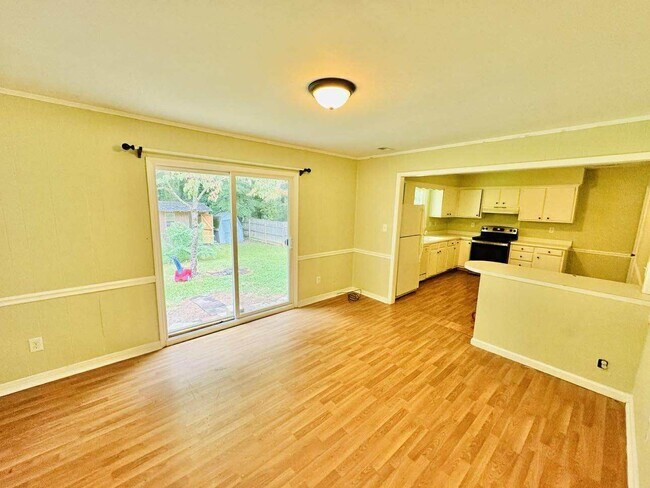 Foto del edificio - 4824 Farm Pond Ln