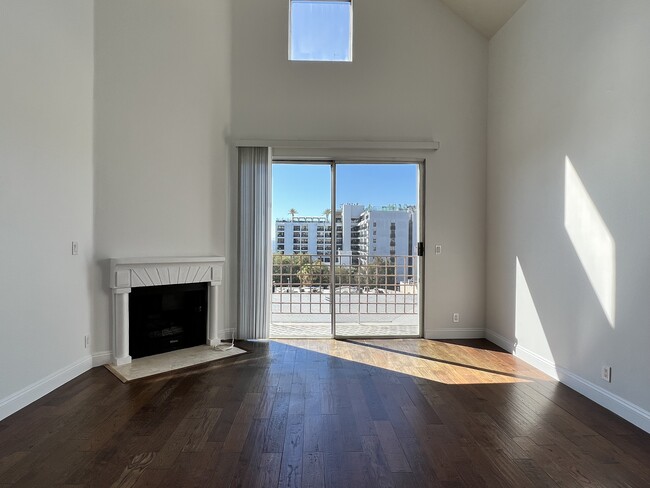 Building Photo - 1115 Larrabee St