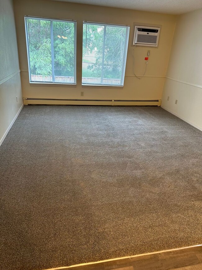 Foto del edificio - One Bedroom Apartment, Great NE St. Cloud ...
