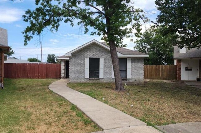 Foto del edificio - 305 Meadow Ct