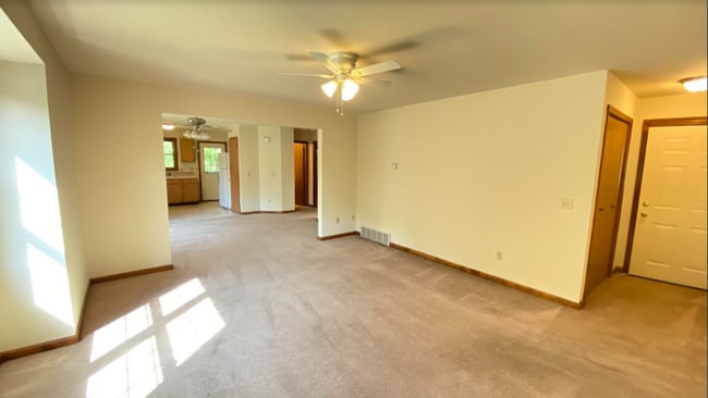 Building Photo - 4250 Menga Dr