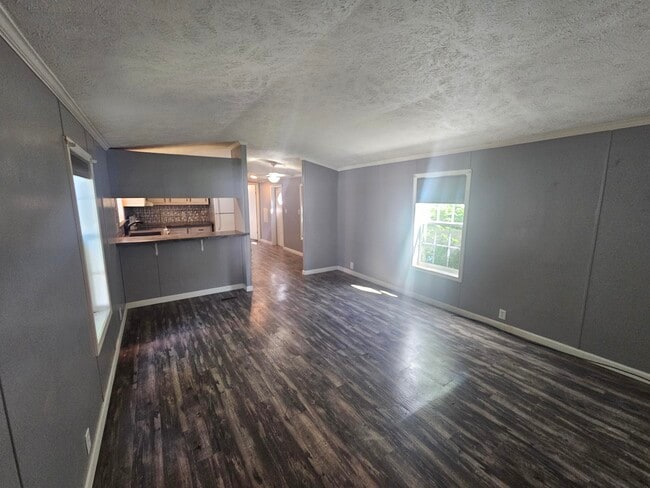 Building Photo - 239 Flower Dr