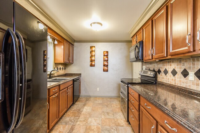 Kitchen - 254 Eaton Rd