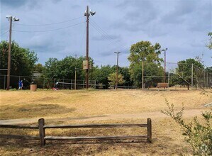 Building Photo - 2021 Bluebonnet Ln