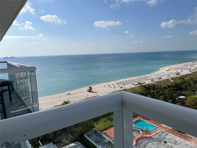Building Photo - 2457 Collins Ave