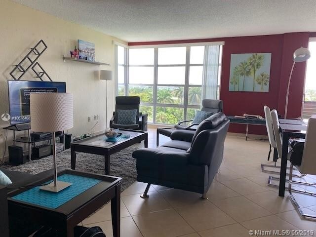 Foto del edificio - 9800 W Bay Harbor Dr  701