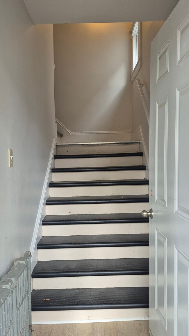 entrée - 6149 Pepperell St