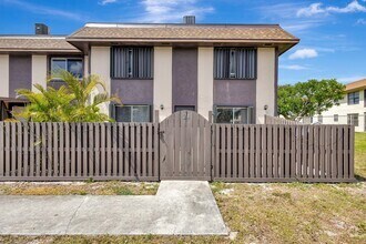 Building Photo - 2110 Sherwood Forest Blvd