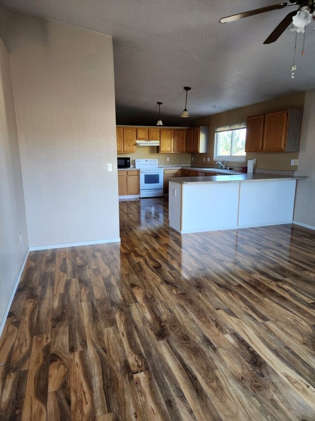 Foto del edificio - Charming Highland Ranch home 3bed/2ba/2 ca...