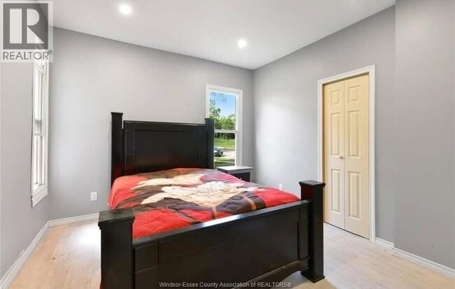 Building Photo - 3092 Sandwich St.