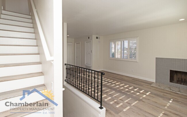 Foto del edificio - 2 bedroom 1/5 bath in the Village and walk...