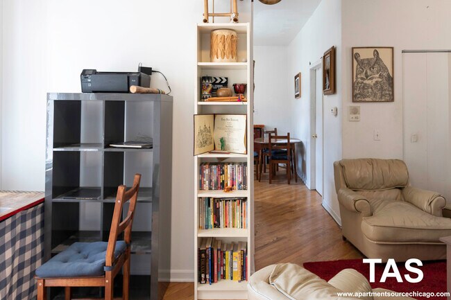 Foto del edificio - 2616 N Marshfield Ave