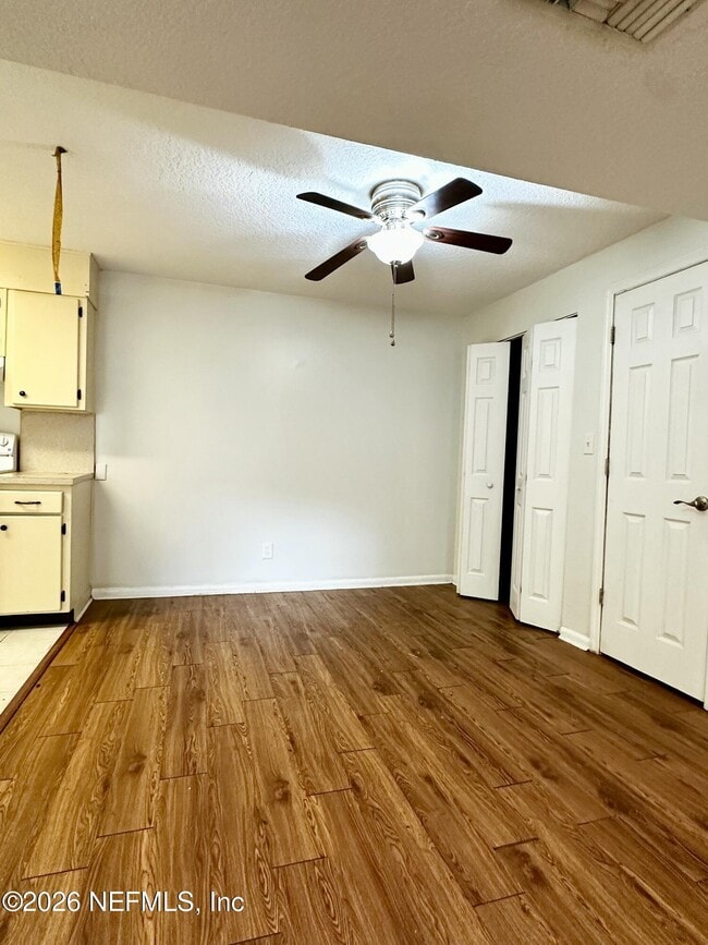 Foto del edificio - 2821 Searchwood Dr