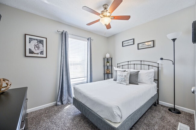 Foto del edificio - 126 Manning Mill Rd