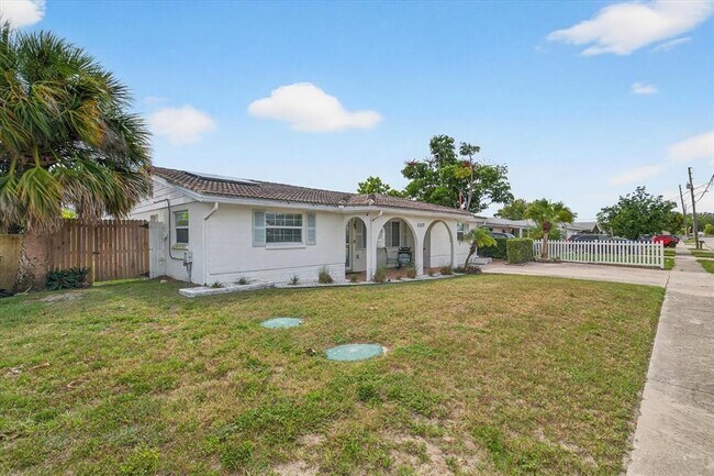 Building Photo - 5312 Flora Ave