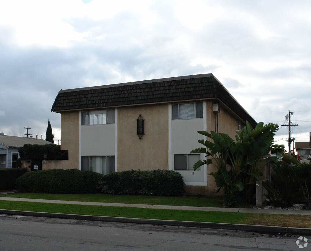 Primary Photo - 4082 Howard Ave