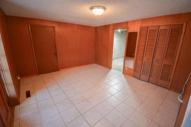 Foto del edificio - 4 Bed, 2 Bath Home for Rent – Unique Desig...