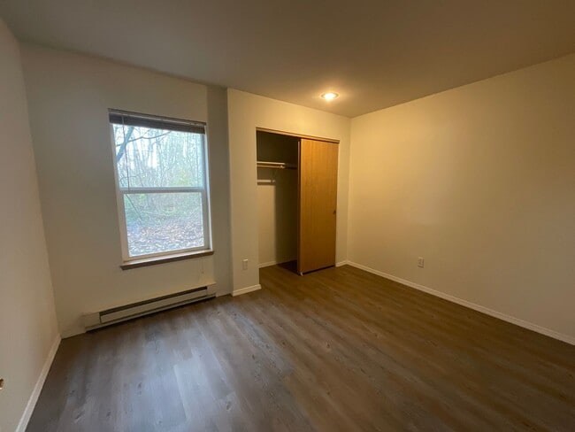 Building Photo - 2 Bed, 1 Bath Apartment in Blaine