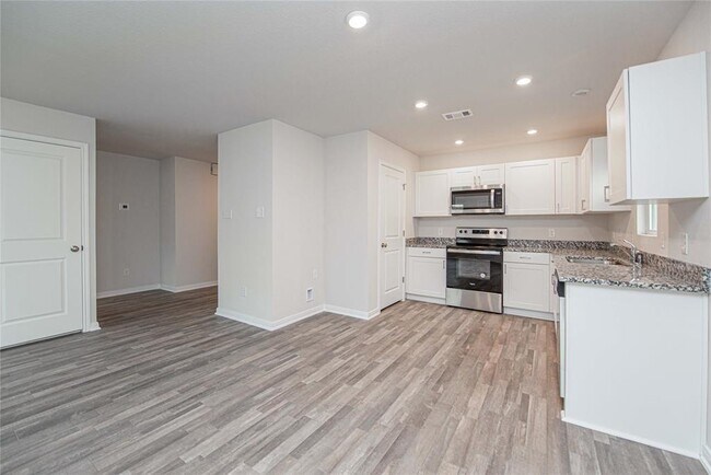 Building Photo - 15555 Taylor Crst Dr