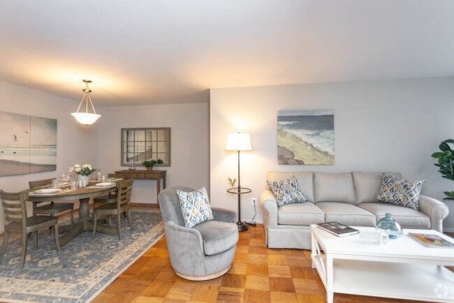 1BR,1BA -800SF - Living Room/Dining Room - Willow Lake Apartments