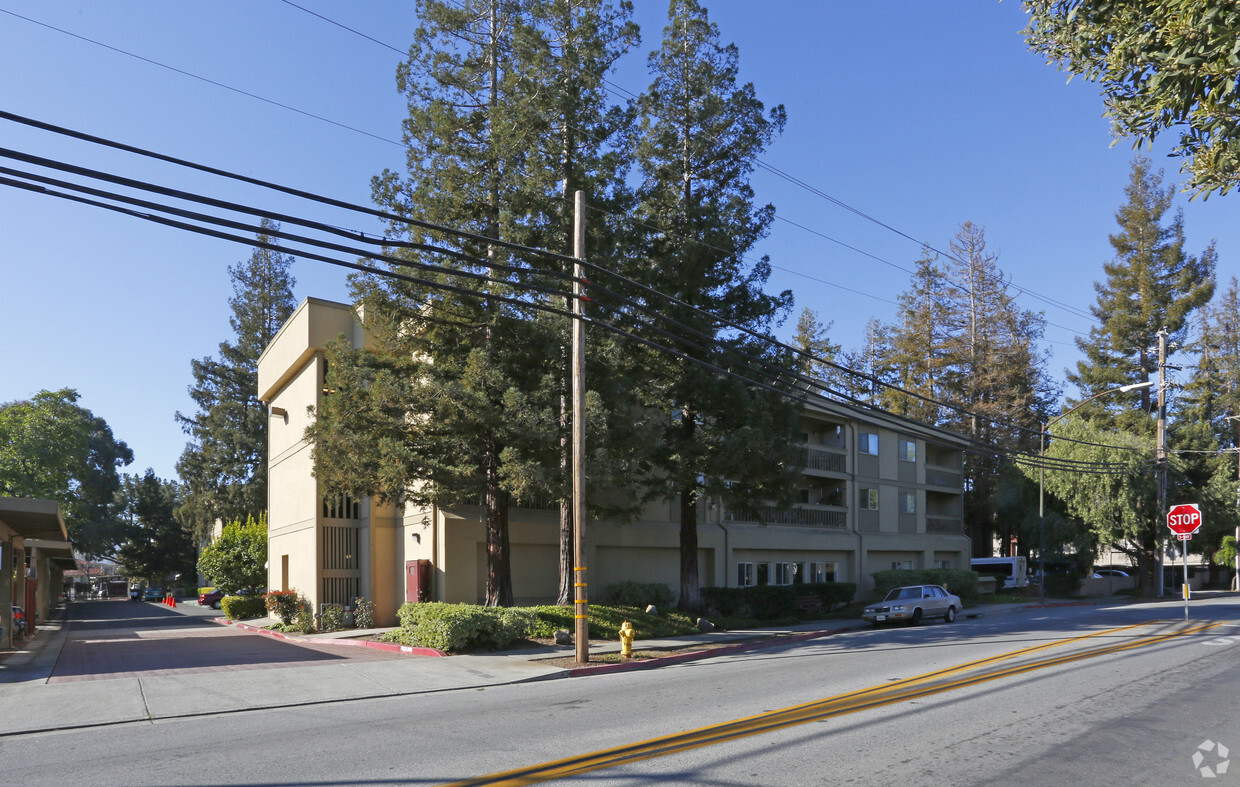 Primary Photo - Corinthian House Residence