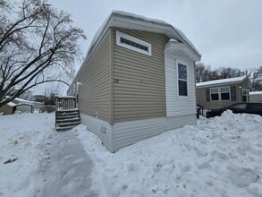 Building Photo - 117 111th Square NE