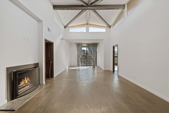 Foto del edificio - 2175 S Beverly Glen Blvd