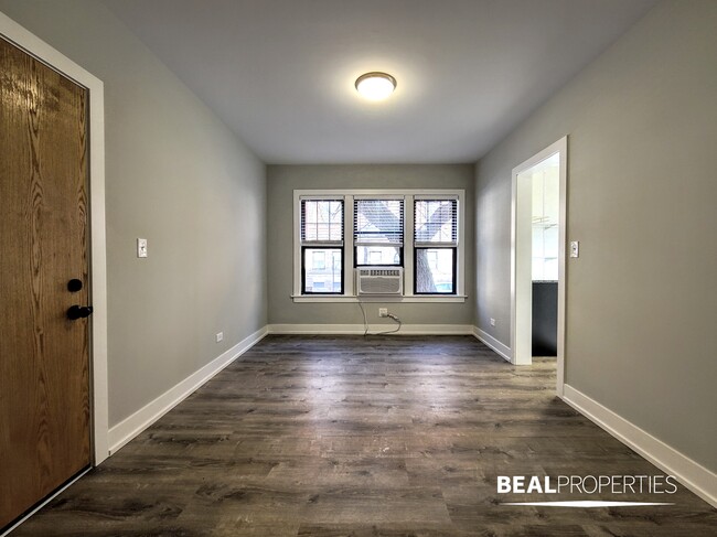 Building Photo - 427 W Belden Ave