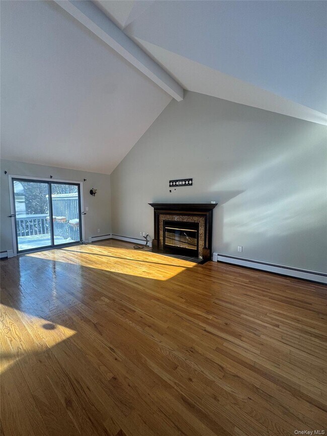 Foto del edificio - 28 Lakeview Dr