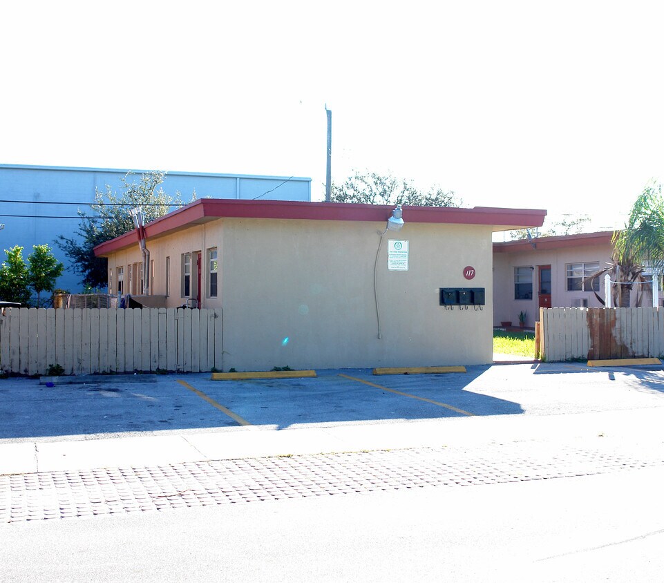 Foto del edificio - 117-121 SW 5th Ct