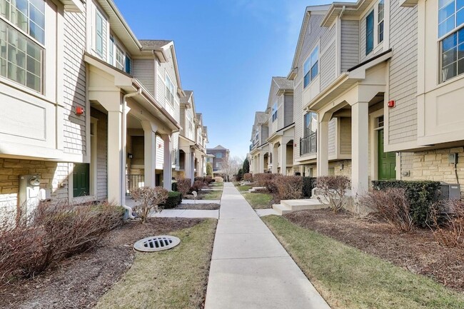 Building Photo - 303 S NW Hwy