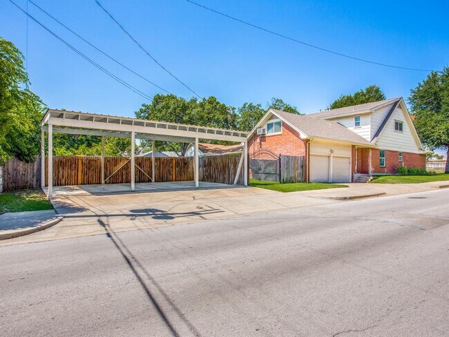 Foto del edificio - 3701 Park Ridge Blvd
