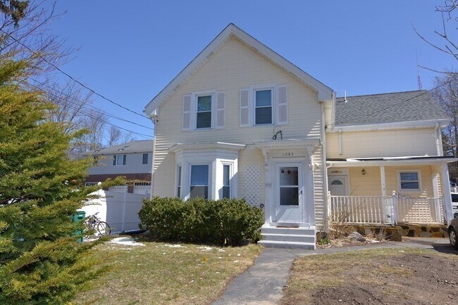 Building Photo - 1084 Chestnut St