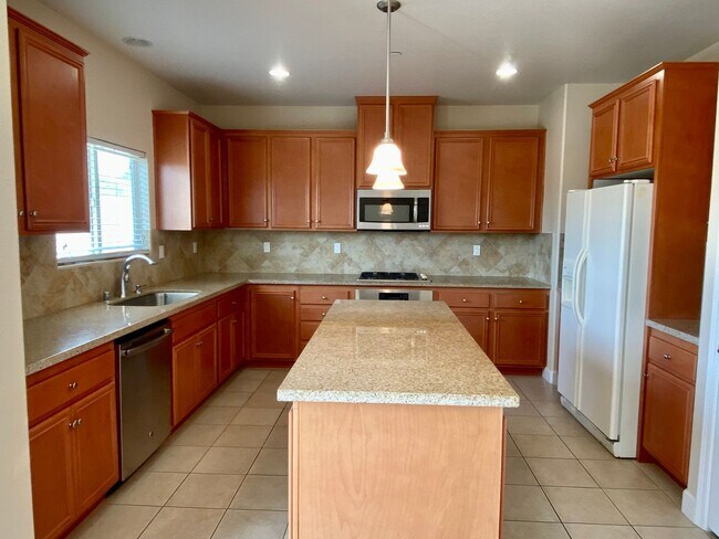 Foto del edificio - Remodeled 4 bedroom 3 bath home in Moorpark