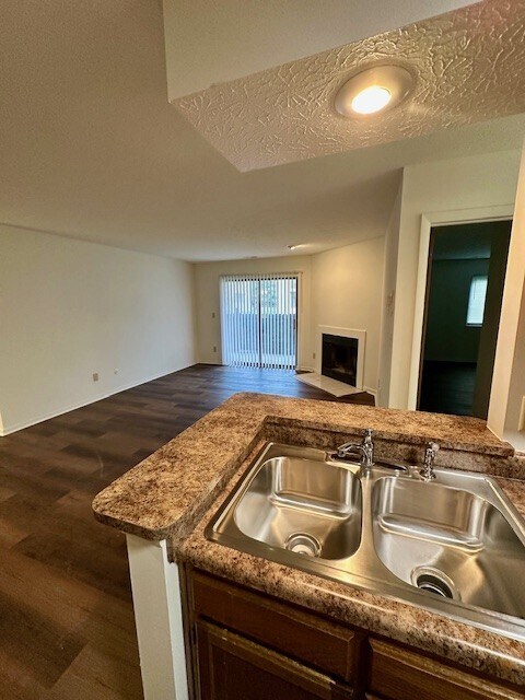 Foto del edificio - 2184 Hedgerow Road