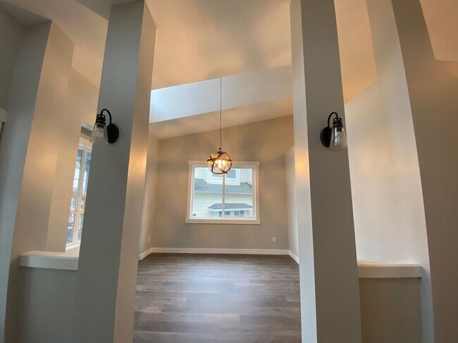 Foto del edificio - 5 Bedroom Single Family Home in Lynnwood